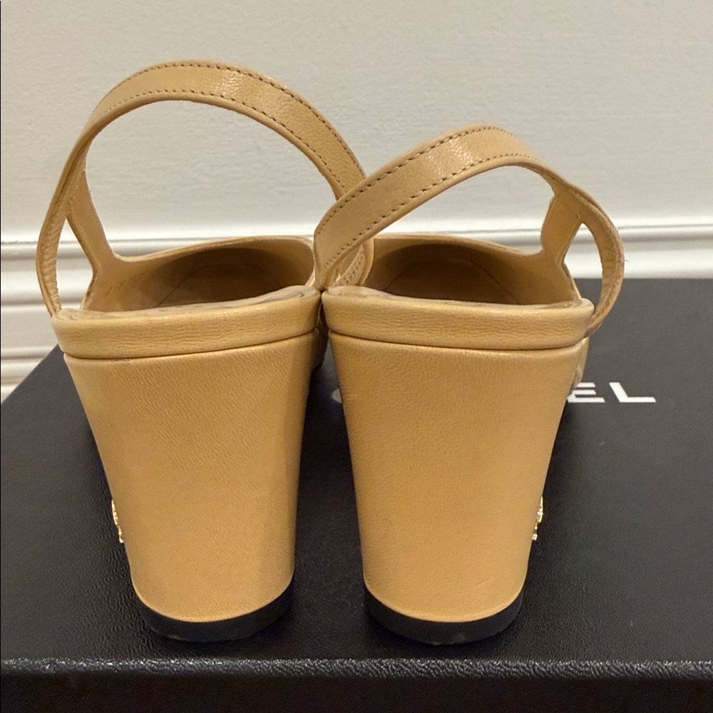 Chanel Classic Two-Tone Slingback Pumps Beige & Black Cap Toe Size 37 Worn Once - Picture 10 of 14